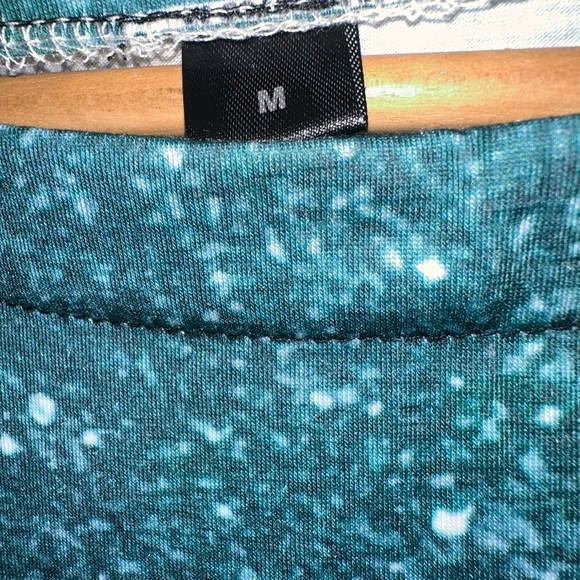 Casual Long Sleeve Holiday Snow Flake Images Shirt Women Size Medium Green NWOT - Picture 4 of 4